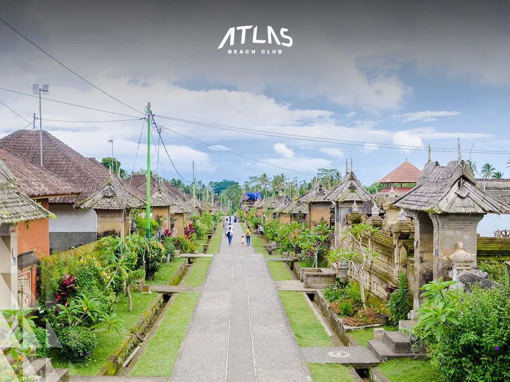 Balinese family tradition – peaceful rituals – Hindu spiritual practice