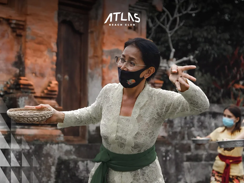 tourist craft workshop, Balinese painting class, music and dance session