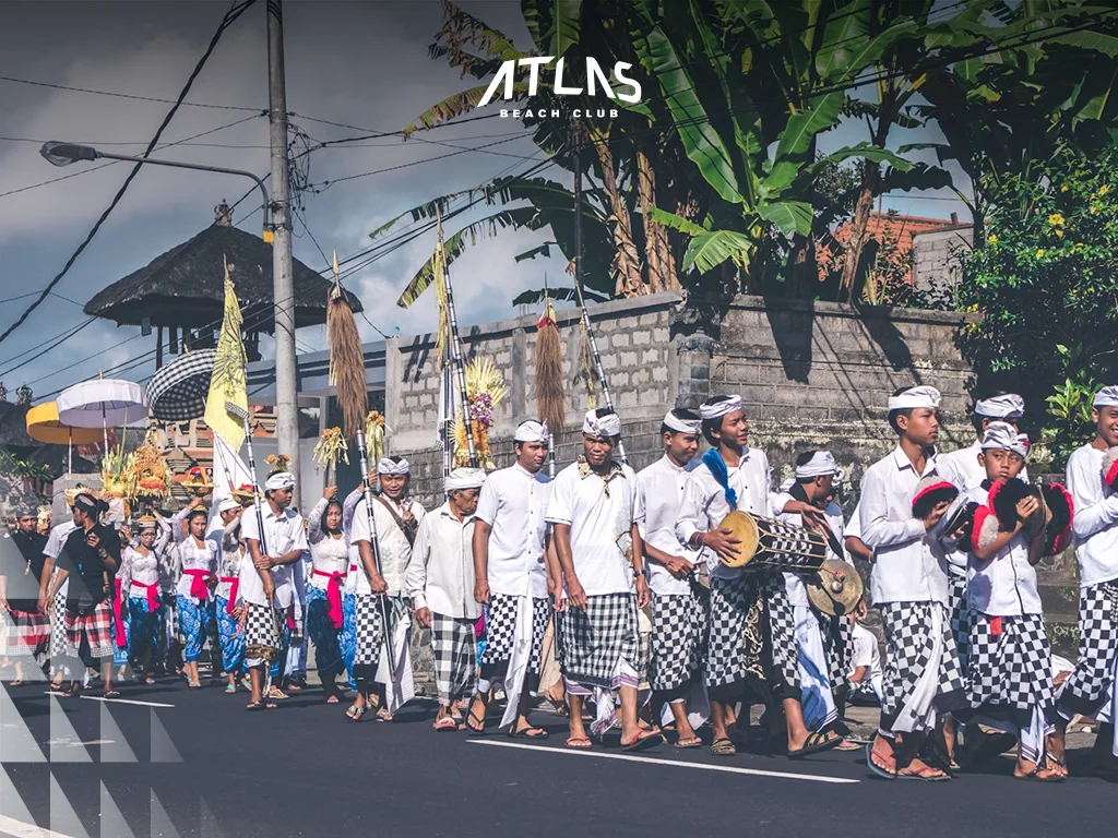  tourists at Ogoh-Ogoh parade, cultural event tips, respectful Nyepi Eve behavior 