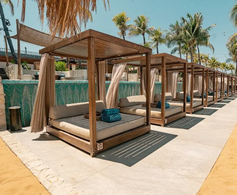 Table Section - Deck Side - Gallery - Deck Side - Daybed