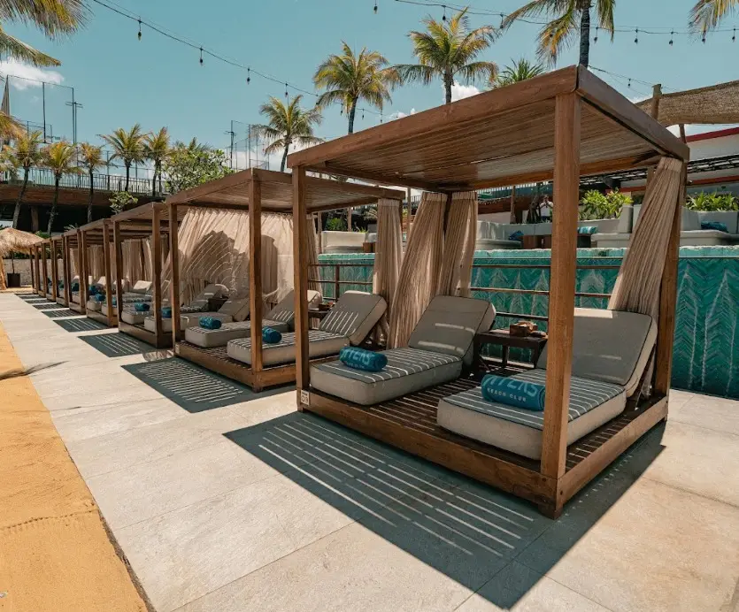 Table Section - Deck Side - Gallery - Deck Side Daybed