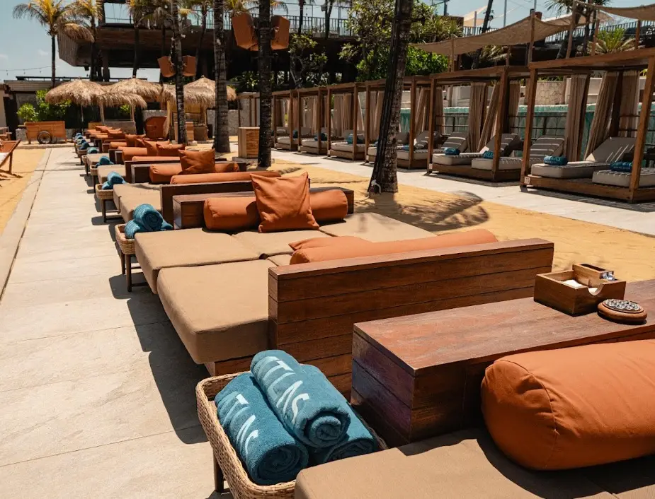 Table Section - Deck Side - Gallery - Deck Side Daybed