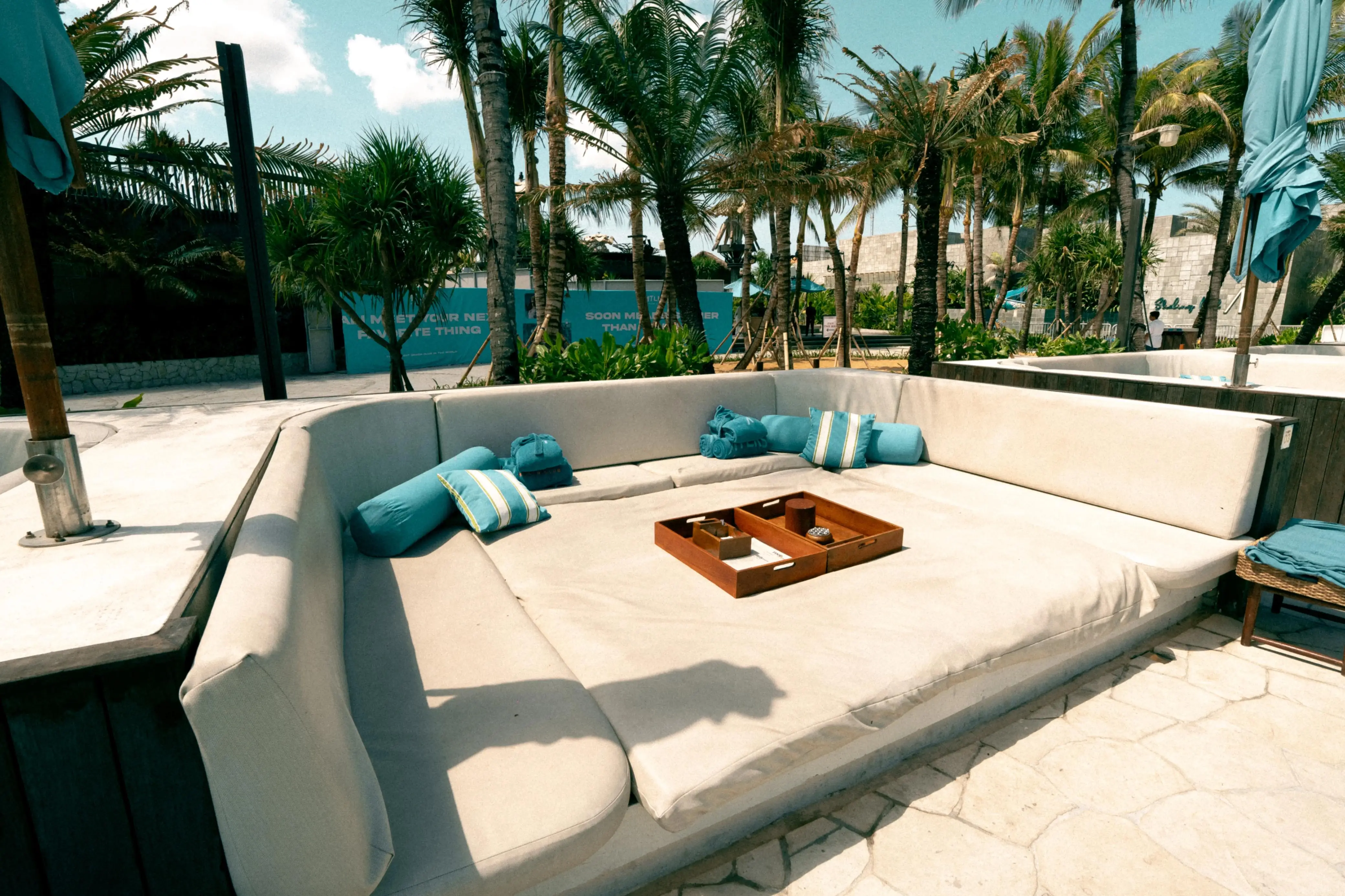 Table Section - Party Side - Gallery - Party Side - Sofa