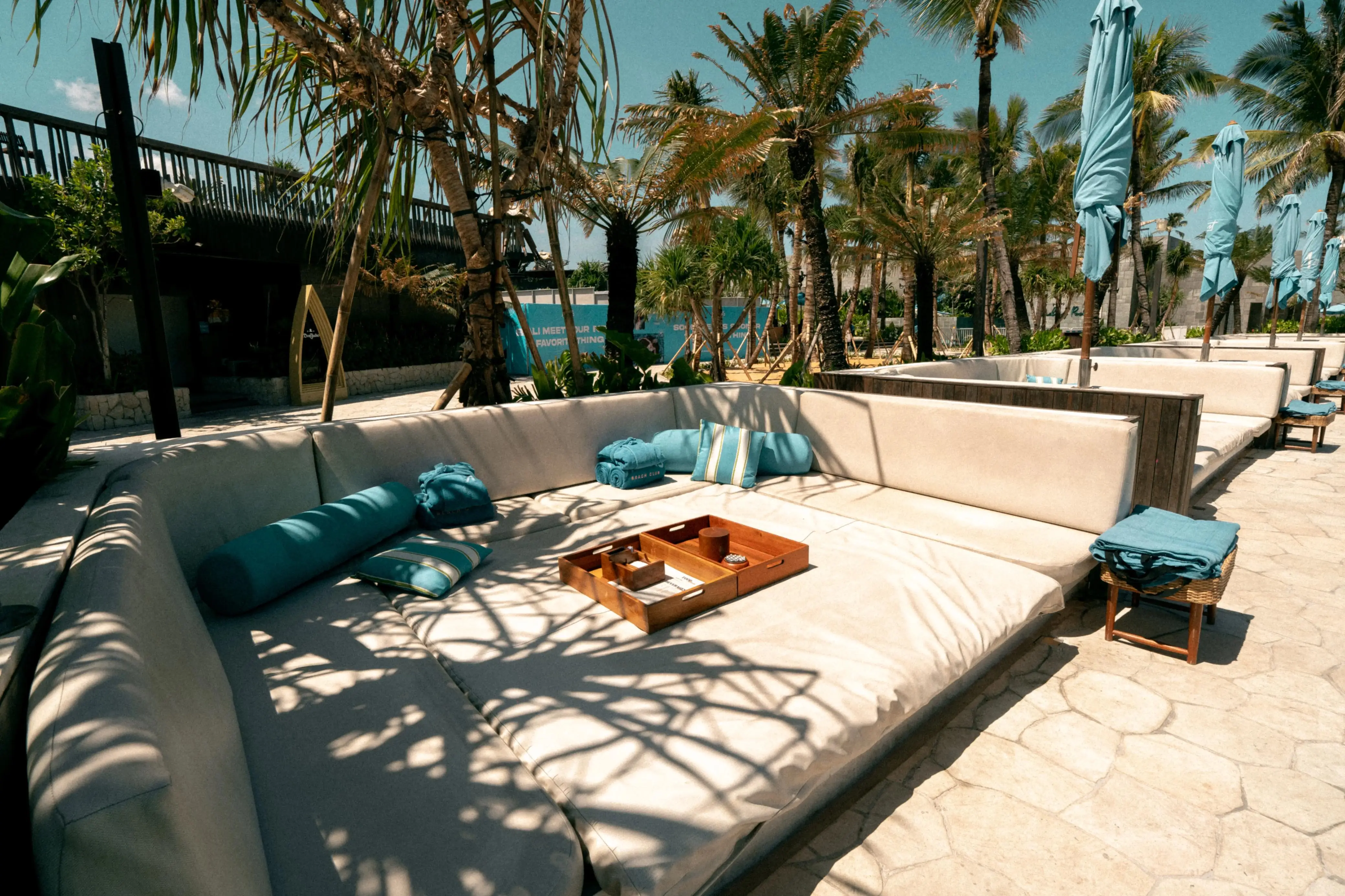 Table Section - Party Side - Gallery - Party Side - Sofa
