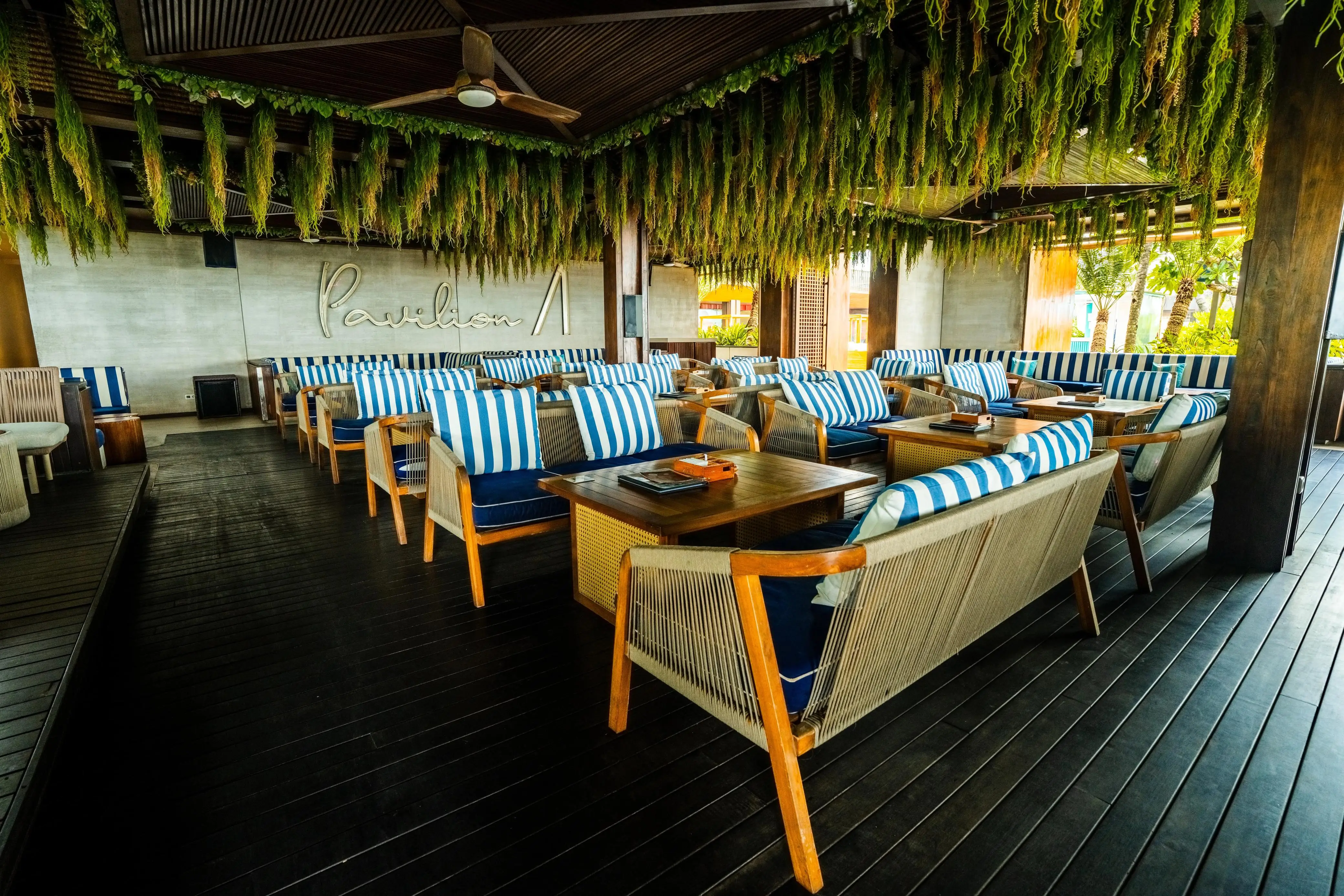 Table Section - The Deck - Gallery - The Deck - Middle Sofa