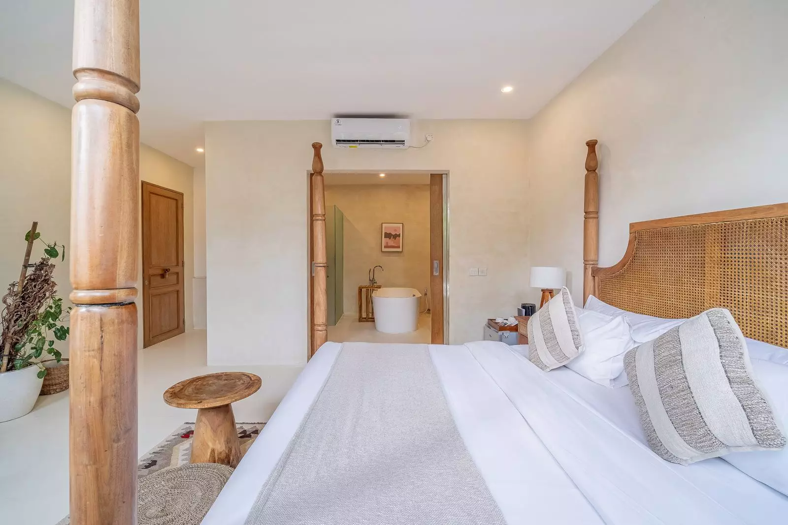 Hotel - Image - White Goose Hotel - World's Biggest Beach Club & Super Club in Bali | Atlas Beach Fest